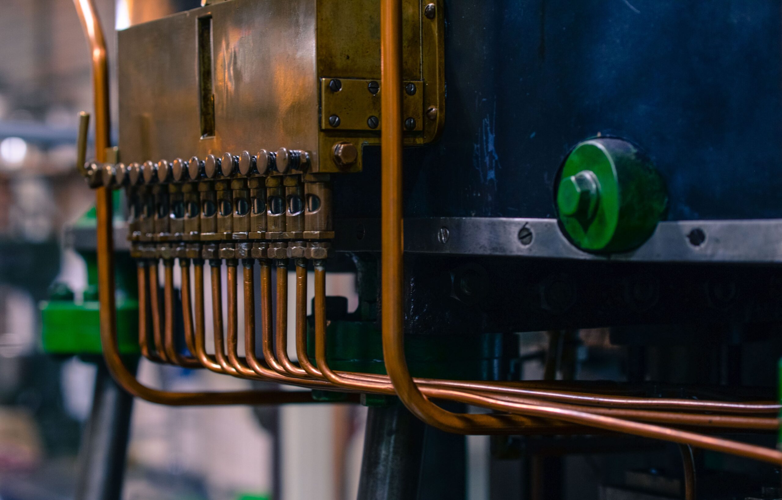 How to Choose a Resin for Injection Molding: PP, PE, PET, PC and Reinforced Grades