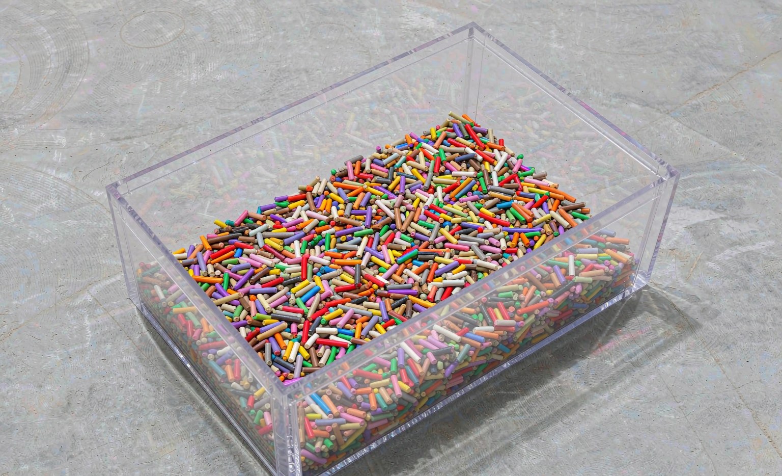 Colored thermoplastic resin pellets ready for molding
