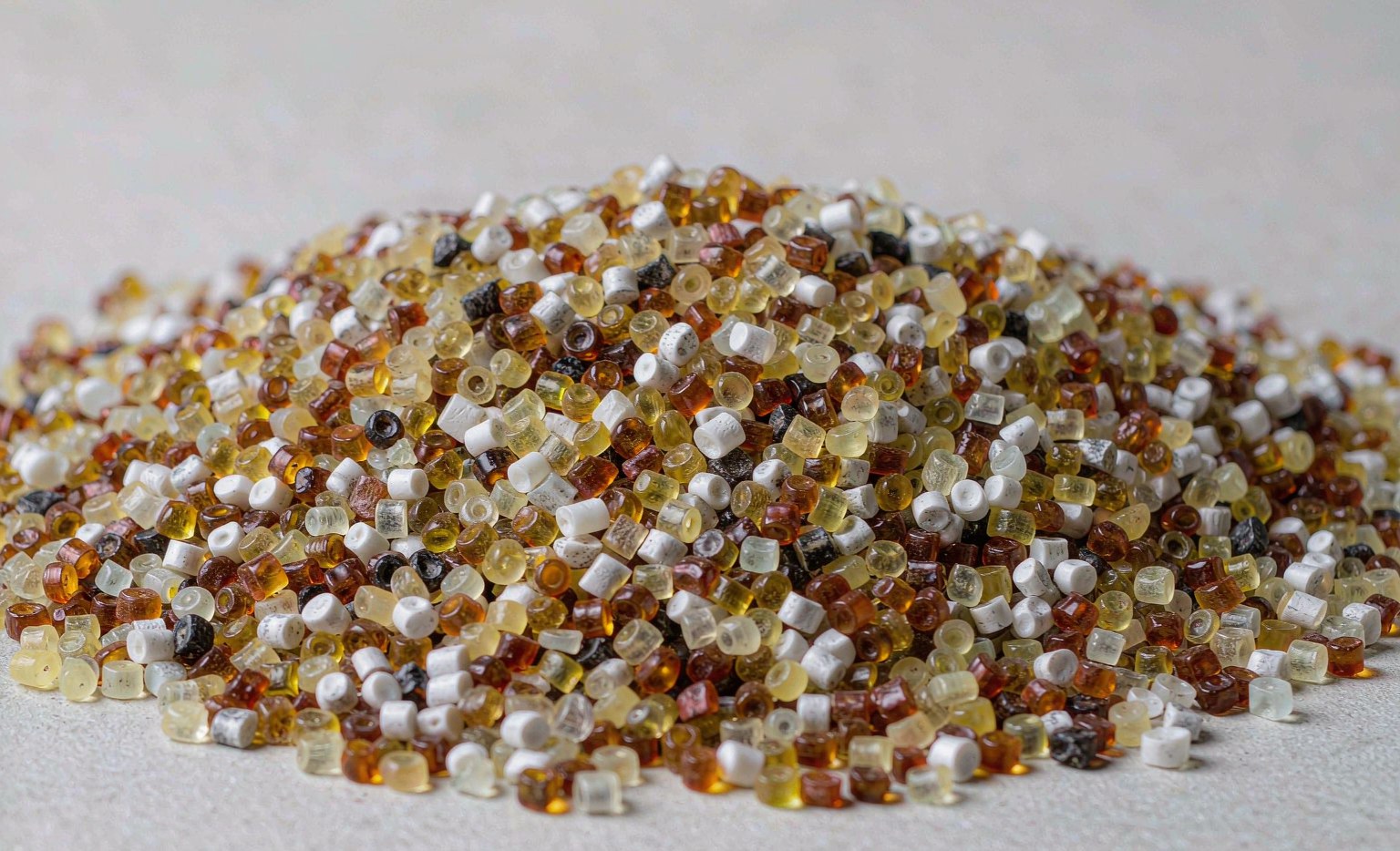 Colored thermoplastic resin pellets ready for molding