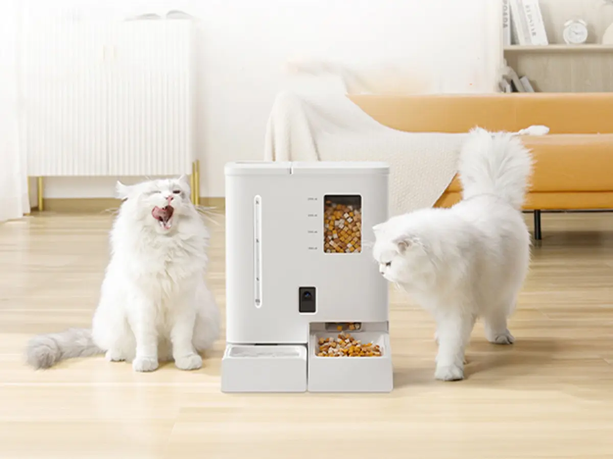 Custom injection molded automatic pet feeder